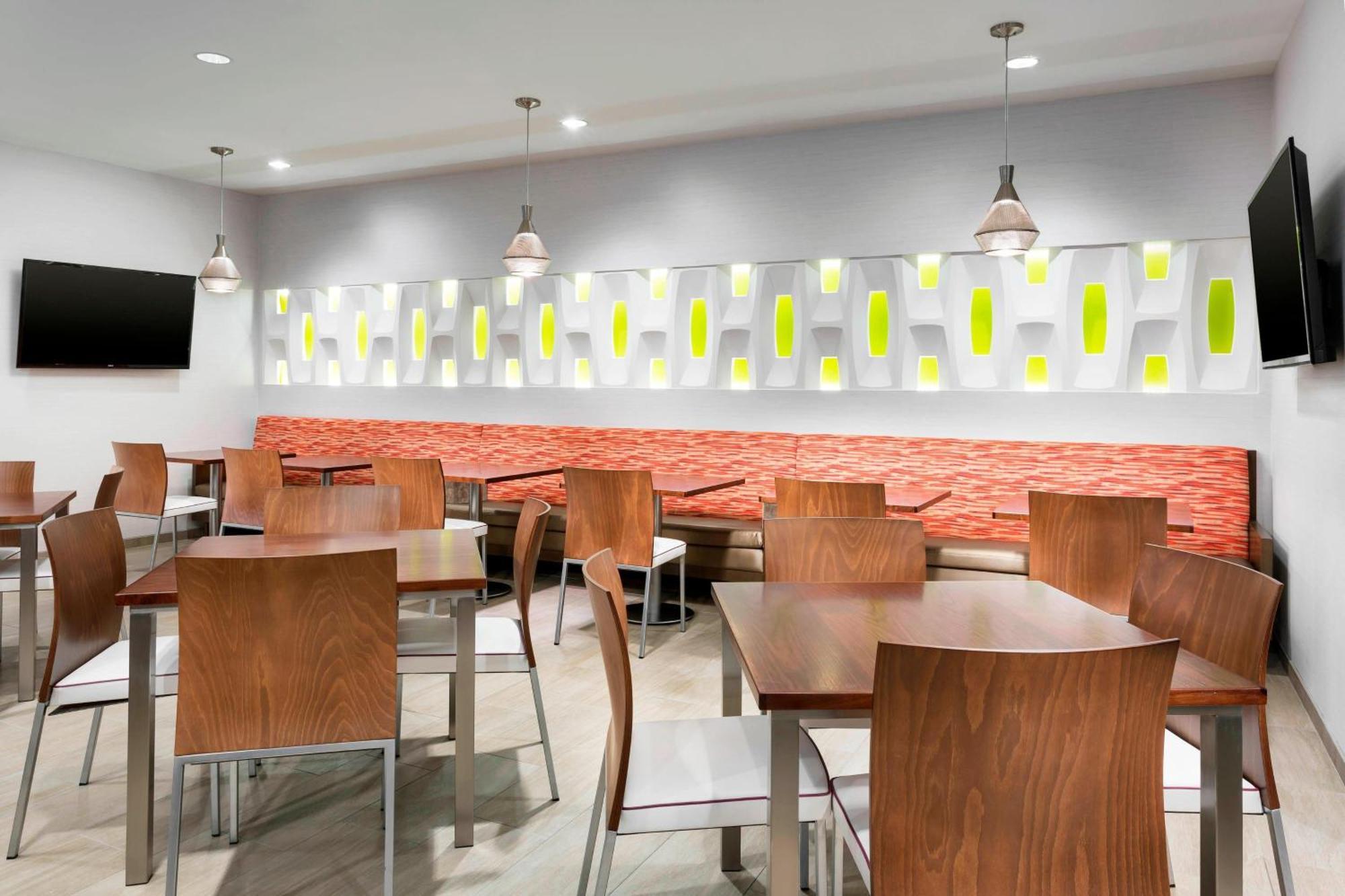 Springhill Suites By Marriott San Diego Mission Valley Buitenkant foto