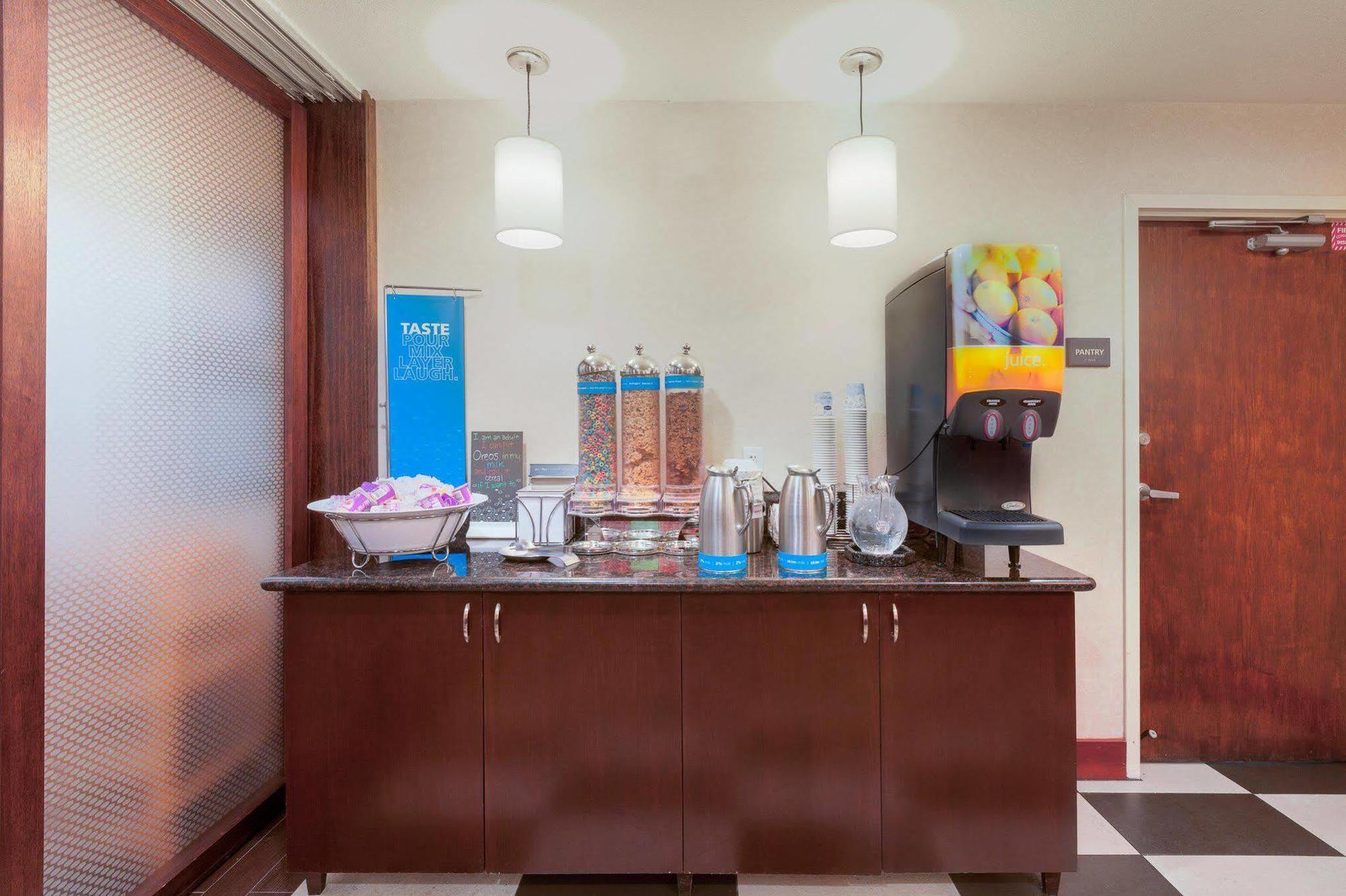 Springhill Suites By Marriott San Diego Mission Valley Buitenkant foto
